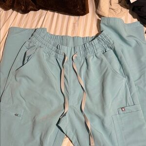 Figs Womens Scrub Set ( top and bottom)